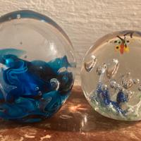 2 sfere in vetro fermacarte vari colori