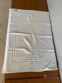 Tappeto bianco per bagno