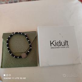 Bracciale pietra lavica e nodo celtico.