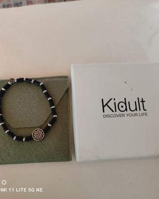 Bracciale pietra lavica e nodo celtico.