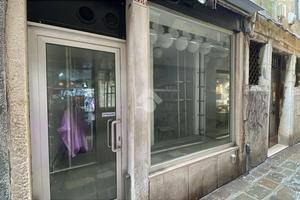 NEGOZIO A VENEZIA