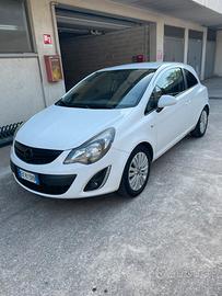 Opel corsa gpl tenuta benissimo