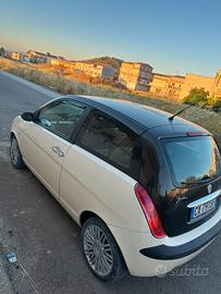 Lancia ypsilon 2005