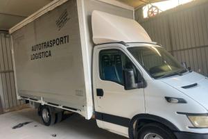 Furgone centinato alza e abbassa