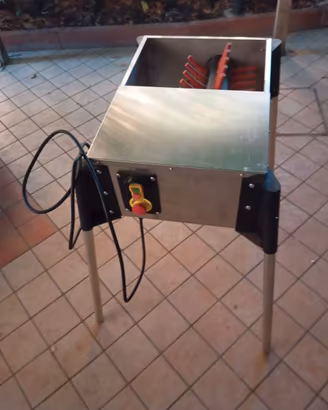 Spiumatrice per polli