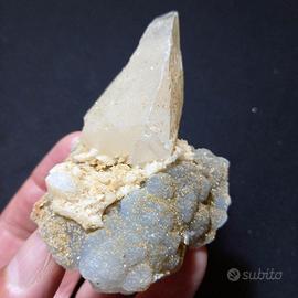 AUG18.03 CALCITE su Calcedonio (Sardegna, Italia)