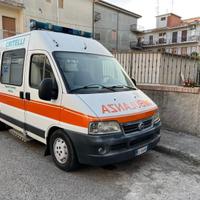 Ambulanza vendo scambio con auto o furgone