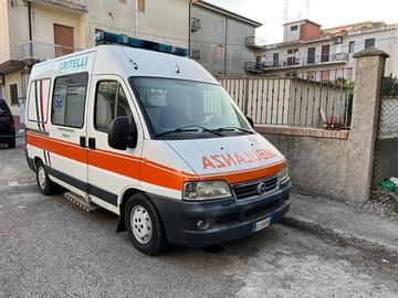 Ambulanza vendo scambio con auto o furgone