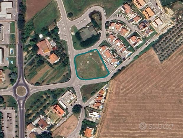 Area edificabile e posti auto ad Osimo (AN)