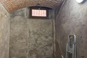 Cantina spaziosa con soffitto a volta (Centrale)