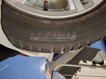 Gomme invernali Pirelli 205/60 R16 + cerchi in leg