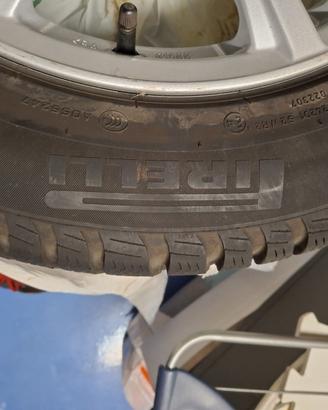 Gomme invernali Pirelli 205/60 R16 + cerchi in leg