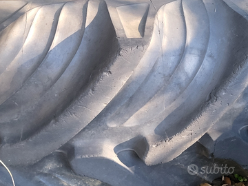 Pneumatici oer trattore agricolo