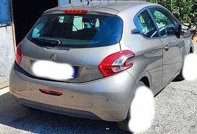 Peugeot 208 1.2 benz