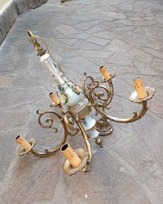 lampadario FBAI in bronzo e porcellana floreale 