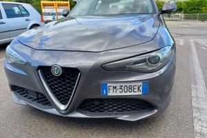 Splendida Alfa Romeo Giulia 2.2 td
