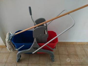 Carrello per pulizia industriale con strizzatore