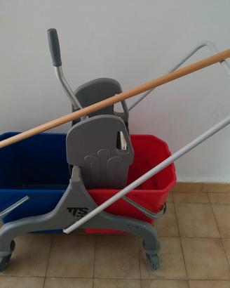 Carrello per pulizia industriale con strizzatore