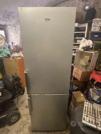 Frigorifero combinato Beko grigio con congelatore