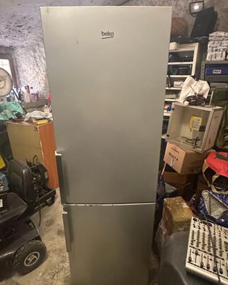 Frigorifero combinato Beko grigio con congelatore