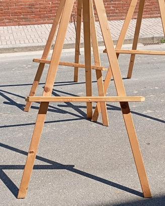 Cavalletto in legno e cassaforte