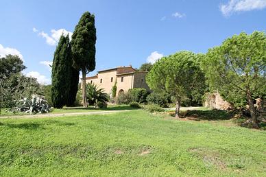 Azienda agricola con agriturismo ampio terreno ...