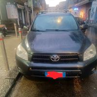 Toyota RAV4 con gancio traino omologato a libretto