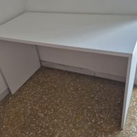 1 SCRIVANIA 20€