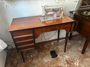 Necchi vintage con mobile originale