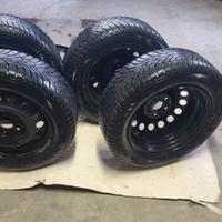 Gomme termiche 205/60-16 quasi nuove 5000km+cerchi