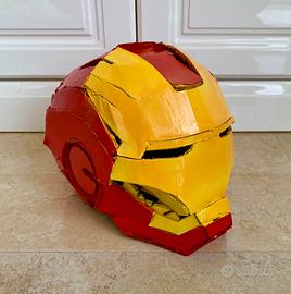 Casco di Iron Man in cartone