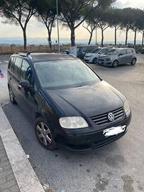 VOLKSWAGEN  TOURAN