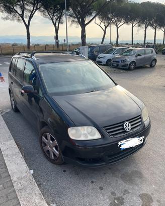 VOLKSWAGEN  TOURAN