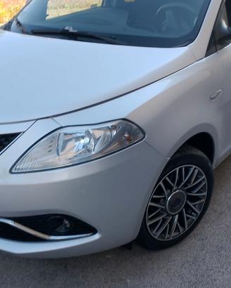 Lancia Ypsilon 1.2 69 CV 5 porte GPL Ecochic Gold