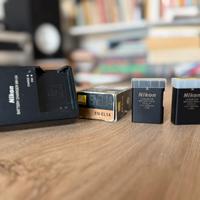 Nikon MH-24 caricabatterie + 2 Batterie EN-EL14