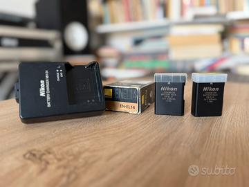 Nikon MH-24 caricabatterie + 2 Batterie EN-EL14
