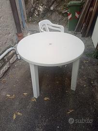 tavolo con 4 sedie bianche bellissime 