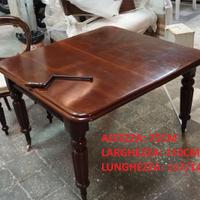 tavolo estensibile, sedie e tavolino