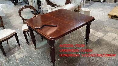 tavolo estensibile, sedie e tavolino