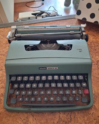 macchina da scrivere Olivetti Lettera 32