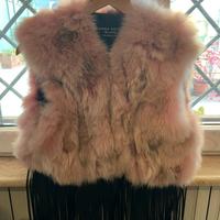 Gilet in pelliccia con frange in pelle
