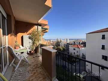 Stazione, Trilocale con terrazzo vista mare