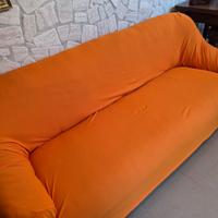 Divano 3 posti.