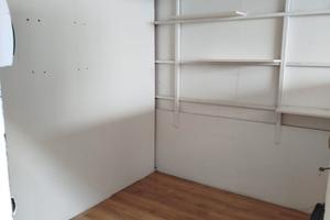 Sala estetitsta piccolo ufficio /lab. /magazz