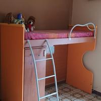 Letto a castello con armadio