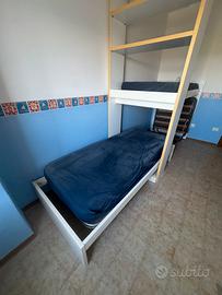 Letto salvaspazio con libreria integrata