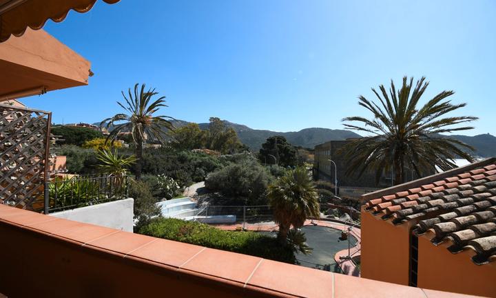 Solanas- Semindipendente con vista mare