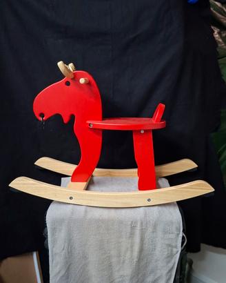 Cavallo a dondolo in legno