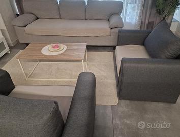 divano e due poltroni