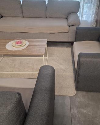 divano e due poltroni